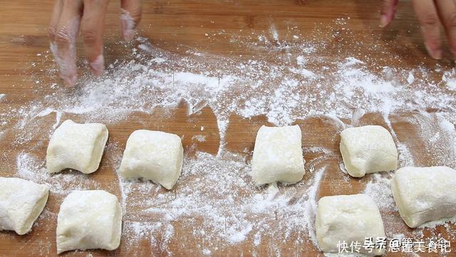 韭菜煎饼这做法就是好,香嫩可口,我隔三差五都给家人做着吃