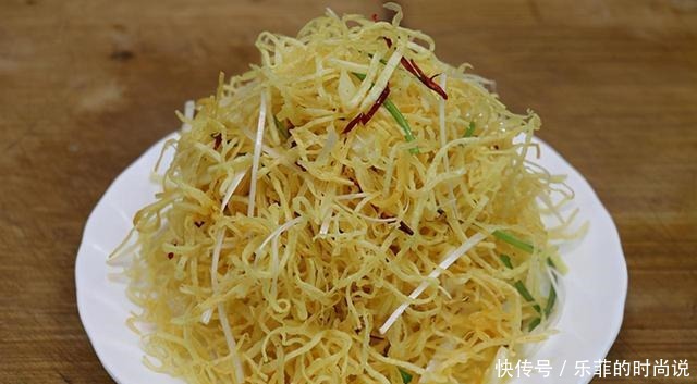 不一样的香辣土豆丝,蹦蹦脆,很爽口,做法简单,可当零食可当菜