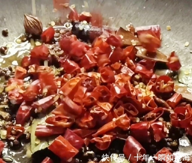 干煸麻辣花生，下酒必备，麻辣入味，做法简单