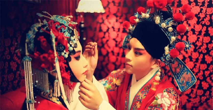 女子世界@他被无数男人追求,每天都可以收到上千封情书,却是个男儿身!