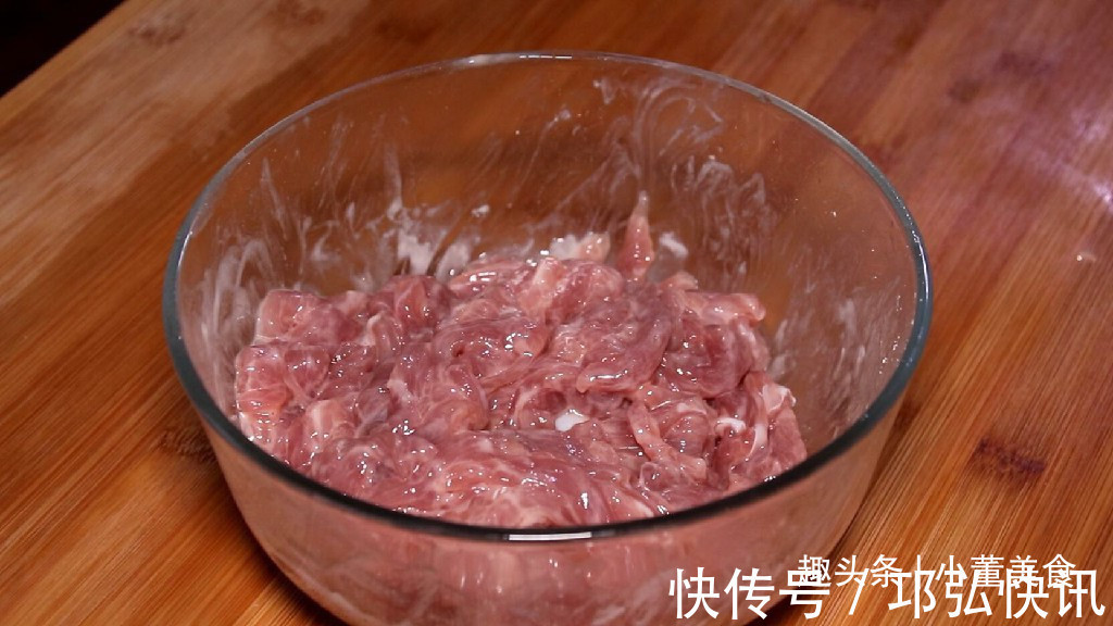 不粘锅|炒肉时,牢记3个技巧,不管炒什么肉都香嫩入味,好吃又过瘾