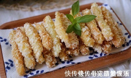 膨化粉|军用压缩饼干真能抗饿2天？放开水煮30分钟后，结果怎样？