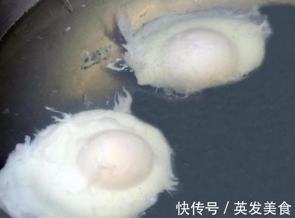 大厨|煮荷包蛋最忌开水下锅，大厨教你3招，圆润又完整，不散花不起沫