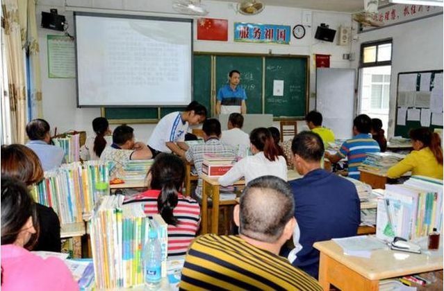 巧巧|去参加学校家长会时，宝妈尽量少穿这些衣服，容易给孩子“丢人”