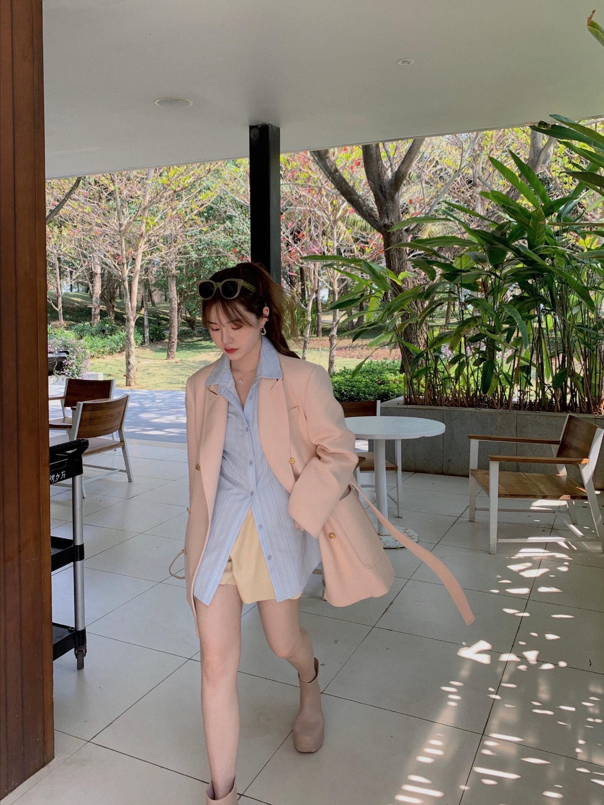 “纯欲风”穿搭最撩人，春季这样穿让人心动不已，建议get一下