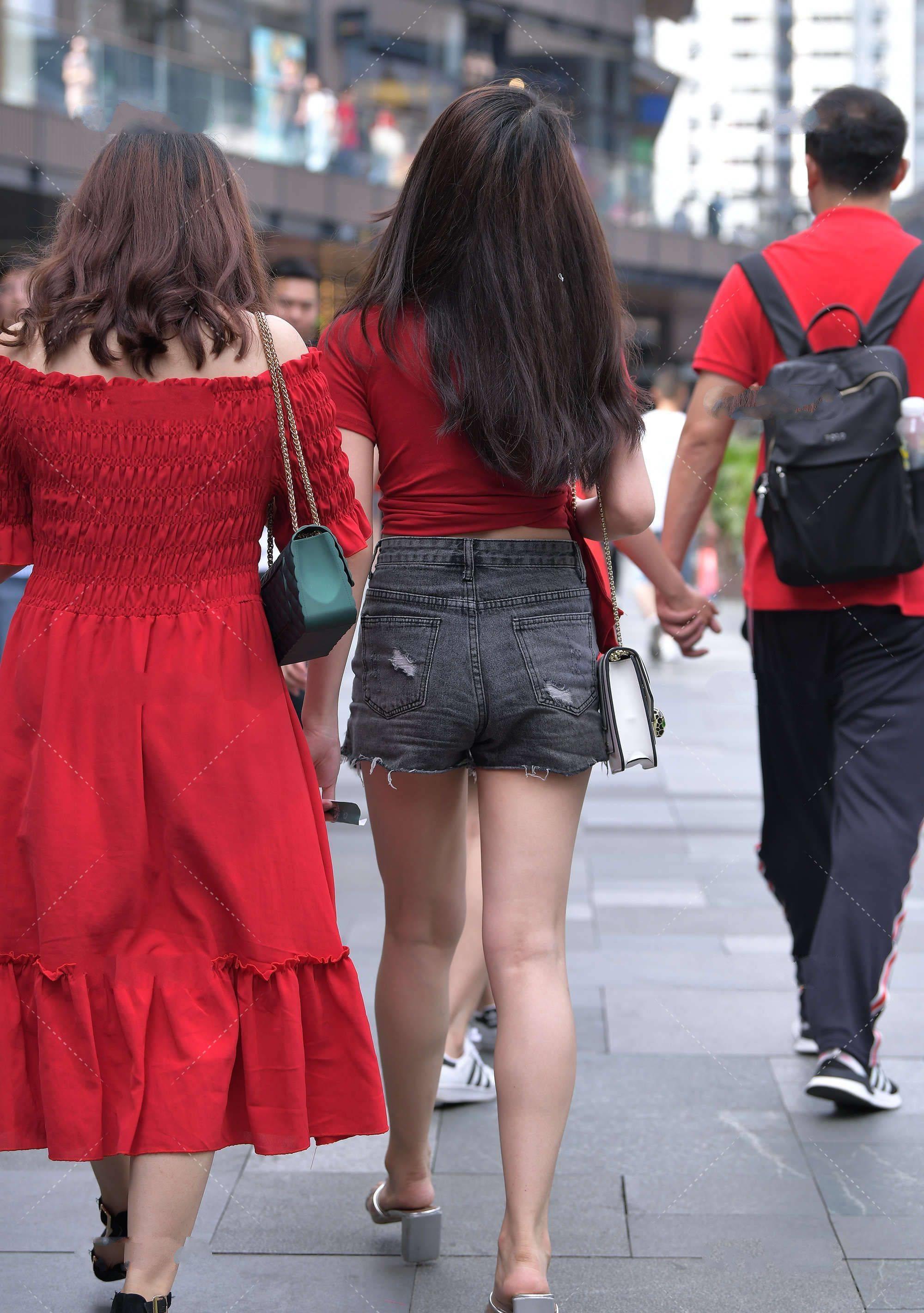 红色|要想凸显高级感就穿红色衣服,搭配高跟鞋气质十足,成熟又知性