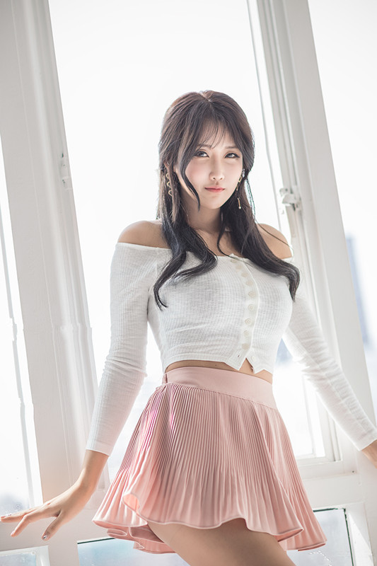  时尚|美女街拍阳光可爱的小姐姐，时尚性感的穿搭，尽显青春的魅力