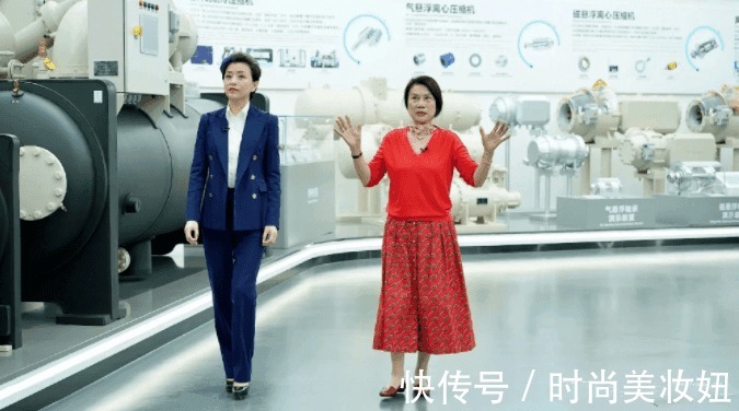 阔腿裤|董明珠真会赶“时髦”,针织开衫配阔腿裤高级大气,渔夫帽好洋气