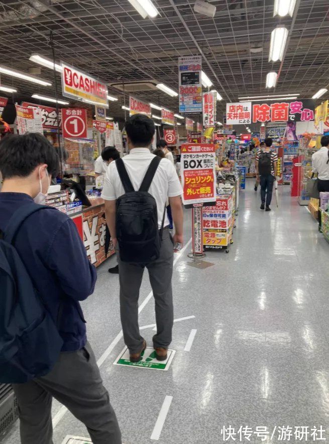 日本商店|为了杜绝黄牛，日本商店要求顾客买宝可梦卡牌前通过测试