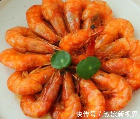 金色|做了孩子们钦点的菜，金色的虾黄,衬着雪白的虾肉，用力吸一口香