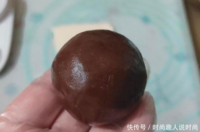 好看|网红黑金月饼的详细做法,好看又好吃,步骤详细包你会