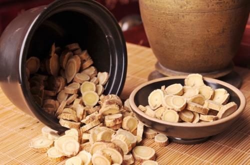 副作用|经常喝黄芪水，人为什么会变瘦呢？注意：黄芪水的副作用不能忽视