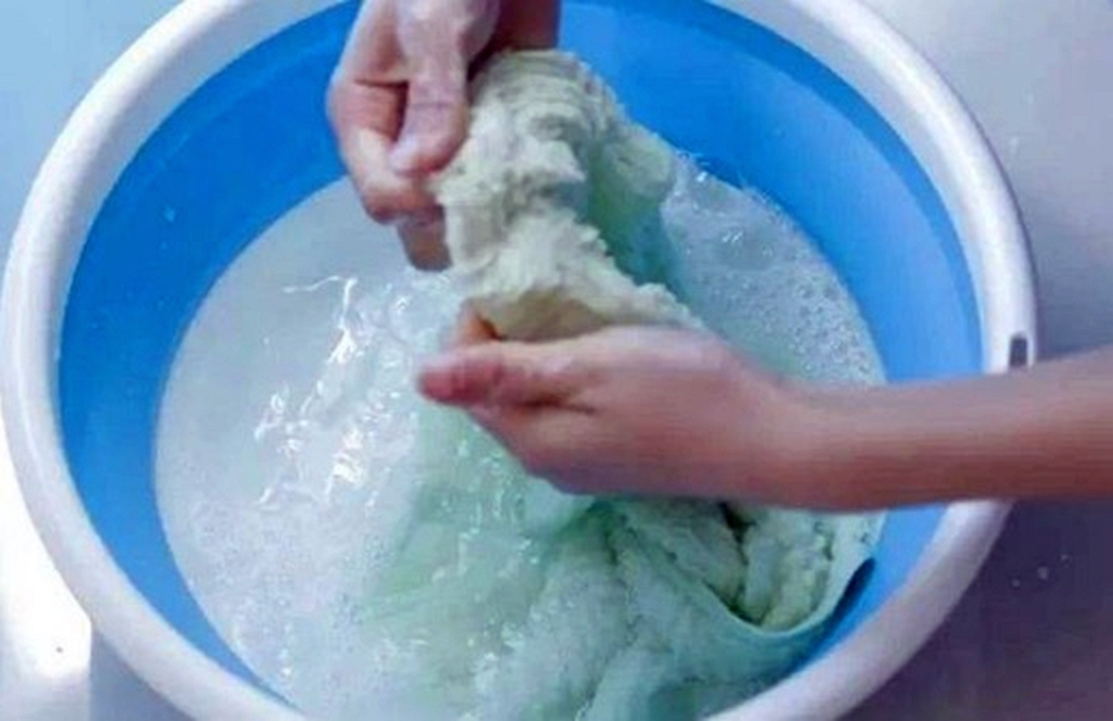 毛巾用久了臭又滑，学学聪明人这几招，洗完就如同刚买回来一样！