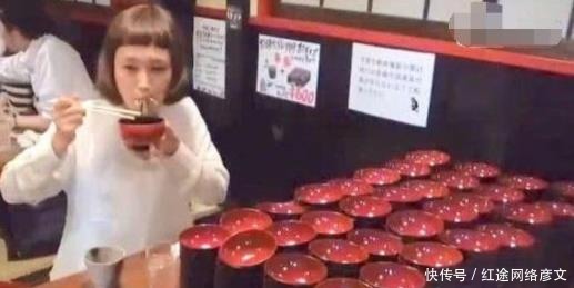 老板|大胃王吃自助面条,吃了一桌子的碗,顾客要求退钱,老板快哭了!