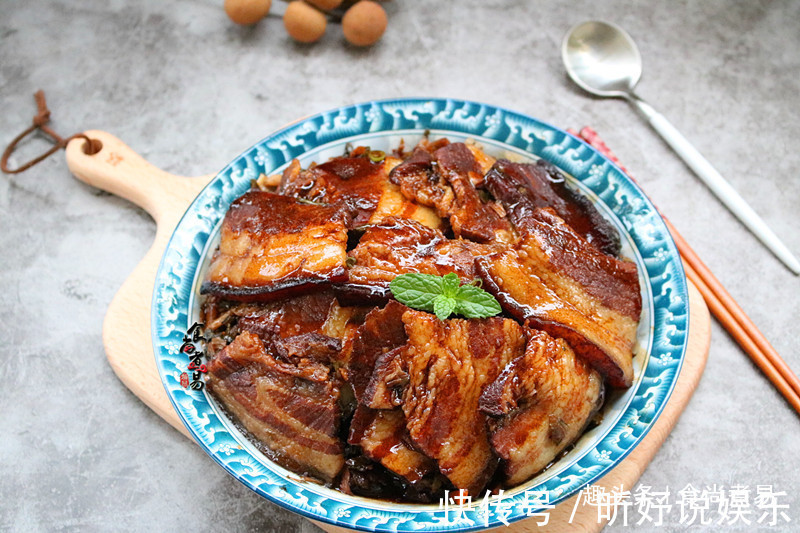 客家扣肉此做法,配菜比肉类还好吃,香香糯糯不油腻,下饭一级棒