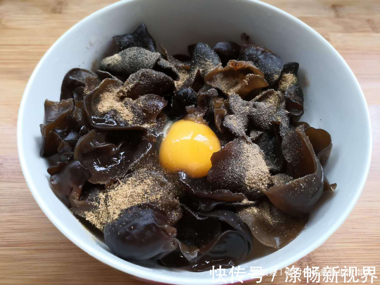 面糊|木耳新吃法，3分钟就出锅，咸香酥脆，比肉还好吃，饭店都吃不到