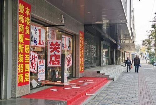 顾夏|一元店消失，“百米药店”遍布街道？都是商铺，药店为何不缺生意