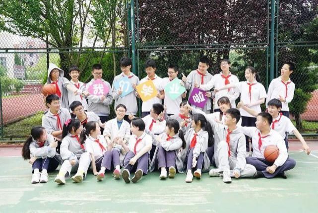 创意|恰同学少年！沪16区幼儿园、中小学创意毕业照来了