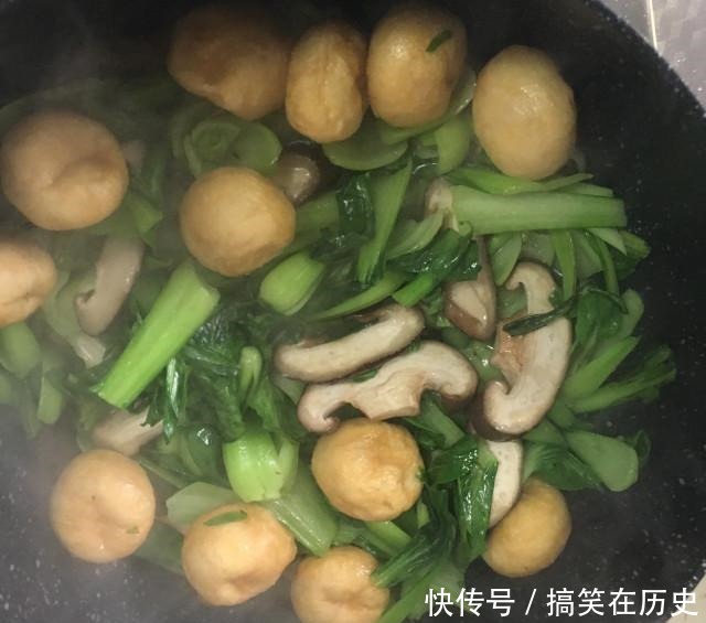 香菇油面筋炒青菜,家常素菜,咸香入味!