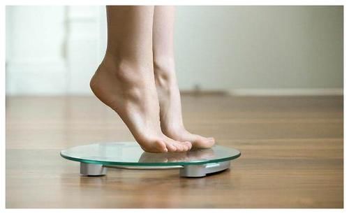 数字|减肥时,别光盯着体重秤上的数字,“瘦没瘦”关键看这3个改变!