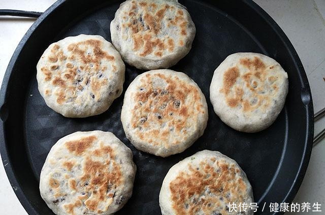 冷天我就爱做这饼,不用发酵省时间,皮薄如纸,满满都是料,好吃!