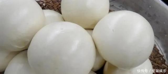 蒸馒头别再放酵母了,只需加一瓶“饮料”,不仅馒头更白,还更香