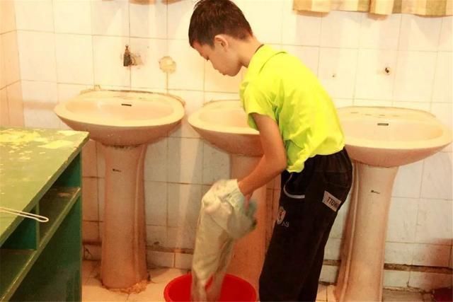 坏孩子|长大后心术不正的孩子早有征兆,如有三种表现,10岁前赶紧纠正