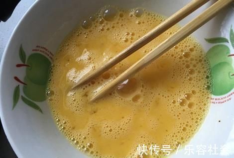 自己做的蛋挞,没有任何的添加剂,绿色健康,味道还非常不错哦