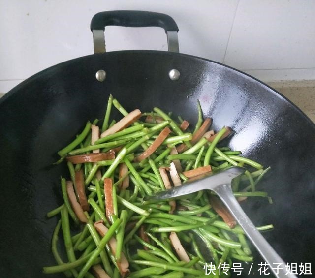 冬天,多给家人吃这菜,简单炒一炒,补钙质,营养又解馋