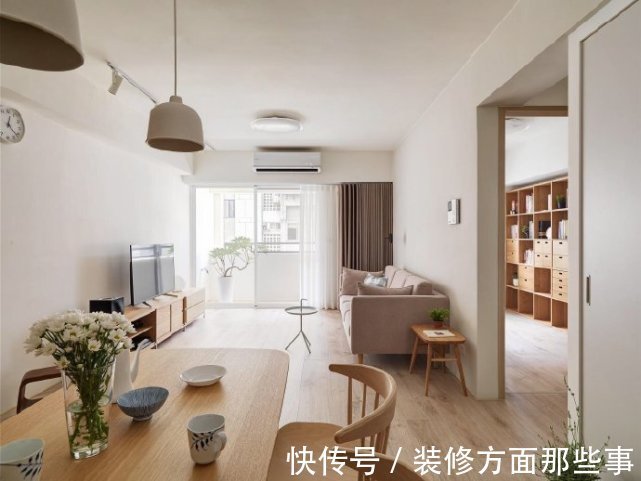 宜家|85平宜家风二居室，电视背景墙没有多余的造型，显得空间很大