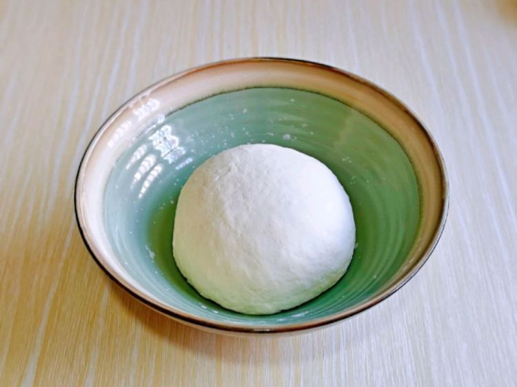 做韭菜盒子的时候加点虾皮和香干,味道太鲜美了,真过瘾