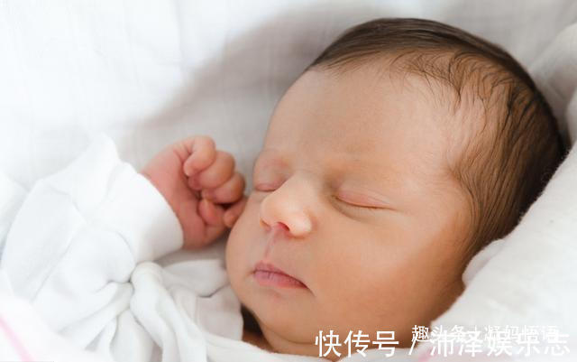 子宫|孩子一出生就有这些特点,说明在子宫里发育很不错,你家娃有吗
