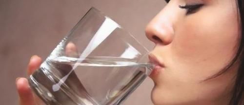 孕妇|孕期在这四个时间段喝水,羊水会更“清澈”,对胎儿发育好处多