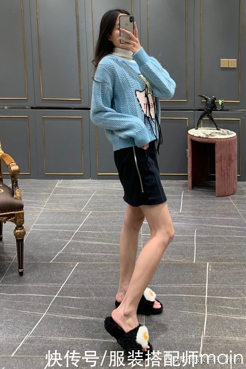 买了卡通毛衣却不会穿？这6种搭法请收好，上班日常都适合