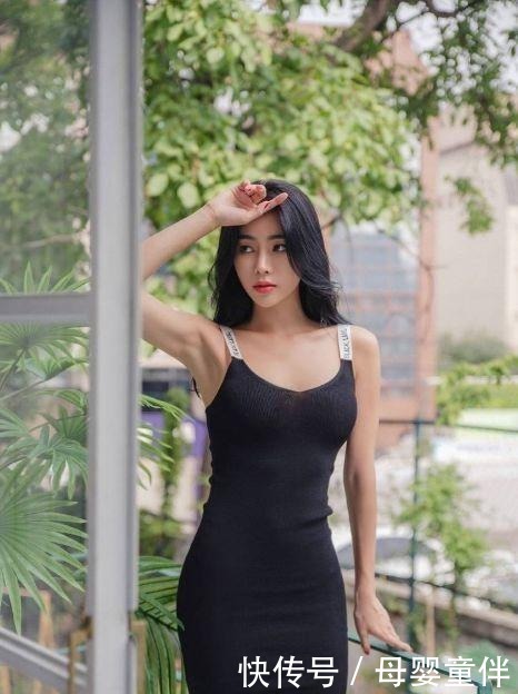 打扮|穿着吊带裙的姐姐,颜值高打扮得好,身材完美