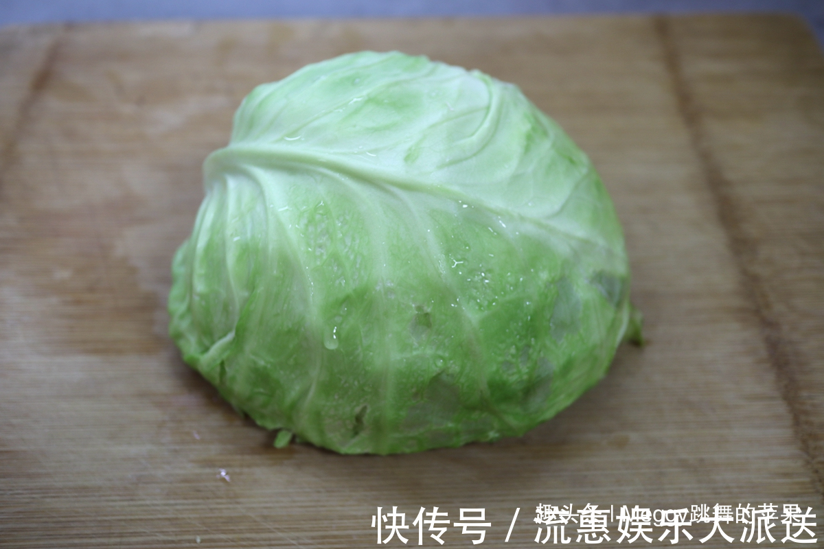 玉米面|这菜2元一斤，维生素C是苹果的4倍，上锅蒸一蒸，比肉受欢迎