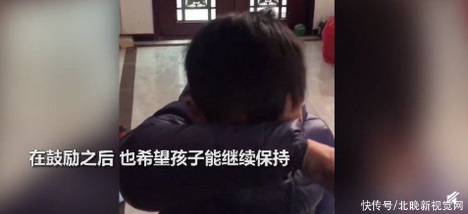 “我咋考这么好呢”！小学生第一次考80多分喜极而泣，网友都替他高兴