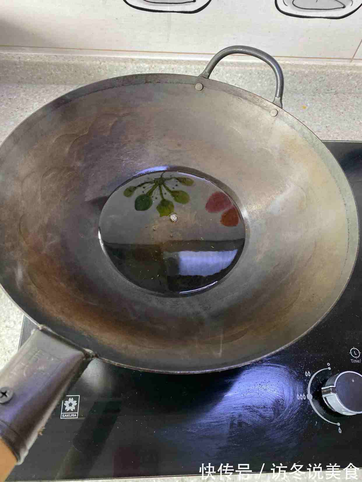 现在才知道,炒茄子不能先放油!大厨教你1招,茄子不吸油不发黑