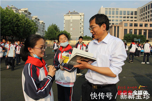 图书|操场变“集市”,书香溢校园 泰山实验中学开展首届图书漂流活动