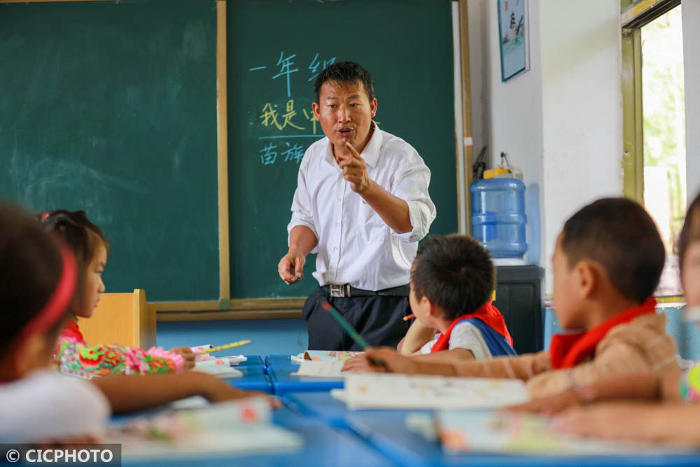 贵州省|贵州黔西：坚守苗寨的全科教师杜生友