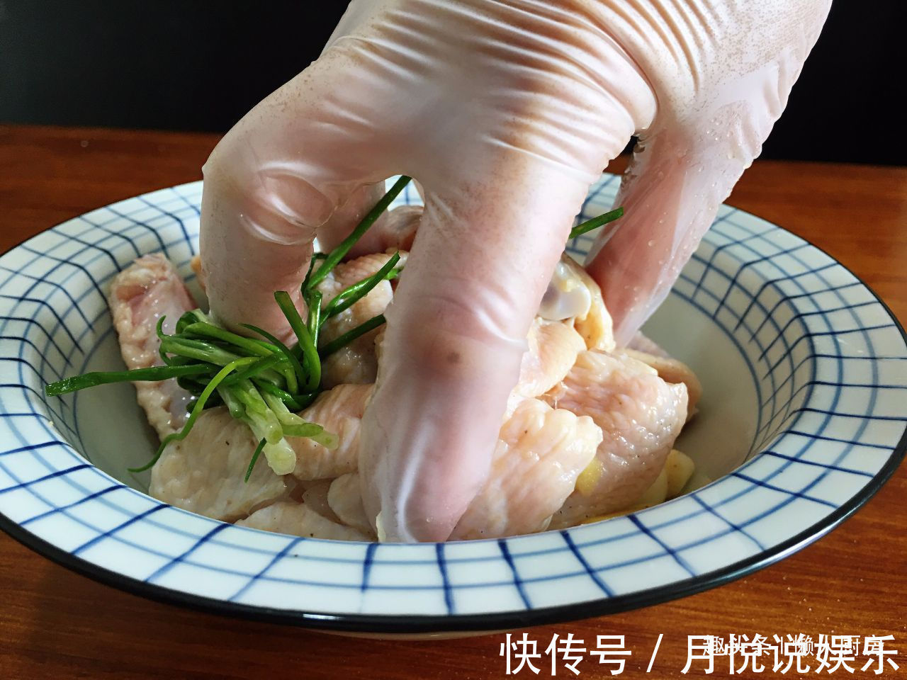 炸鸡翅我有小诀窍，这样炸出来的鸡翅又酥又香，色泽金黄