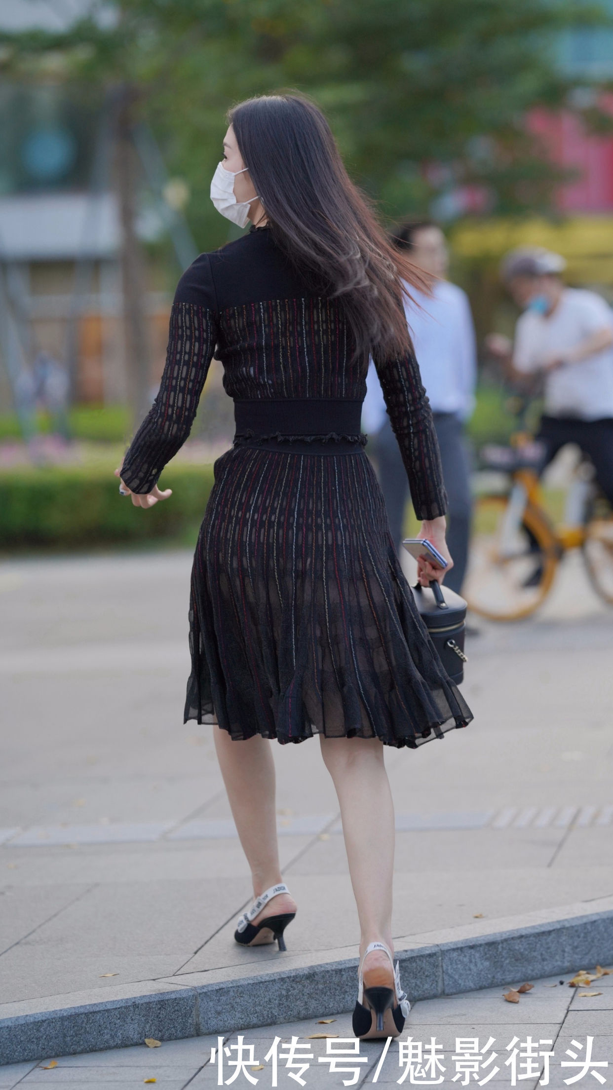 上衣|套装更适合职业女性，美女选择黑色两件套裙子，轻松穿出精致效果