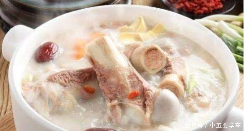 无论炖什么骨头汤,加水炖之前都要多加这1步,汤汁浓白似牛奶!