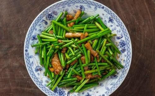 鲜嫩|炒瘦肉，总是发硬怎么办？别再直接下锅炒，做好这1步，鲜嫩滑口