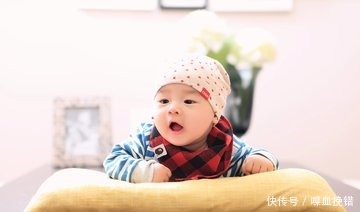 爸爸姓毒,爷爷给孙子取名字,上户口时工作人员大呼第一次见