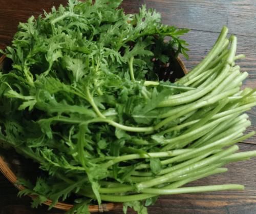 本芹|秋季人想长寿,要常吃3种食物,补充营养、身体好