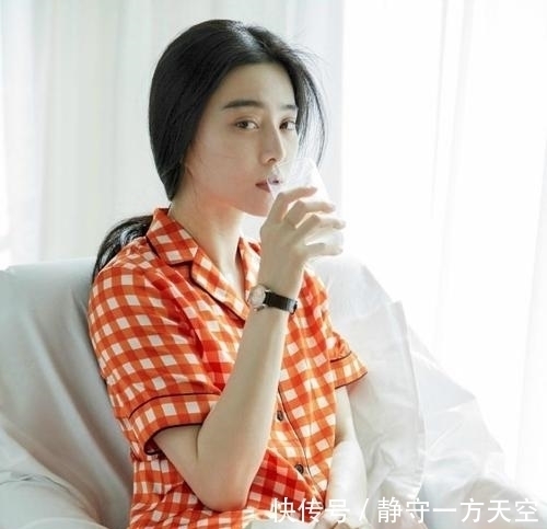 肌肤 女人早上起床后,坚持4个护肤技巧,皮肤白皙细腻,颜值回春