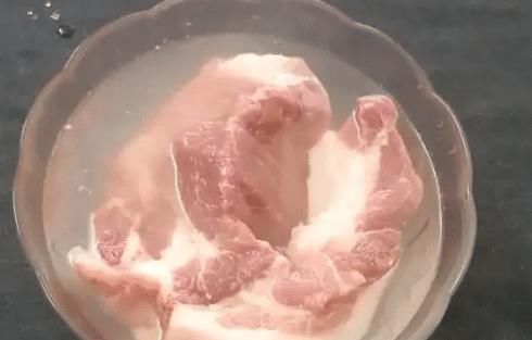 清洗羊肉,不要直接用水洗!30年老师傅教你,羊肉快速洗净无膻味