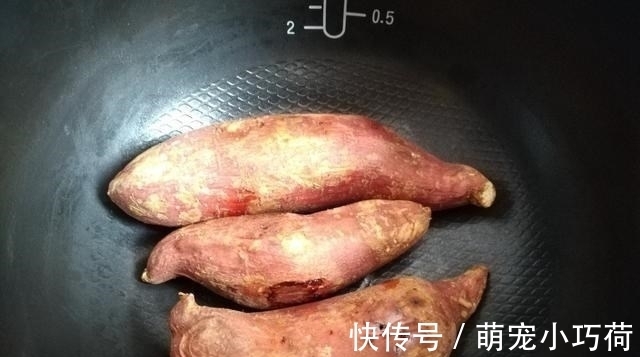 一滴水|想吃烤红薯不用买,用电饭锅就能做,不放一滴水,软糯香甜超好吃
