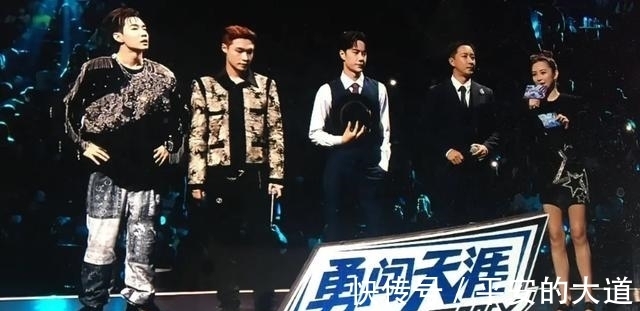 《街舞》总决赛被指偏王一博，直播8小时不管饭，一瓶水就卖十块